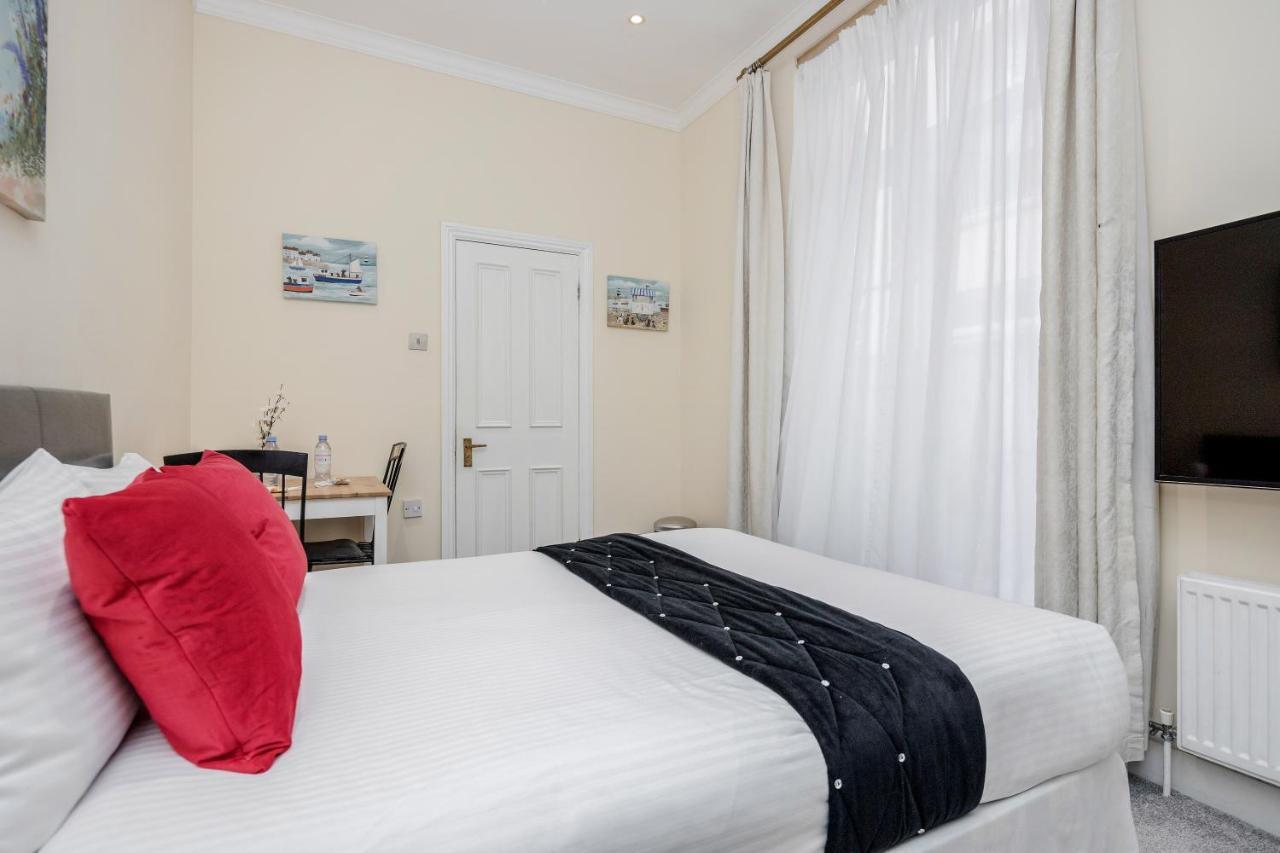 Oxford Street Homestay Лондон Екстериор снимка