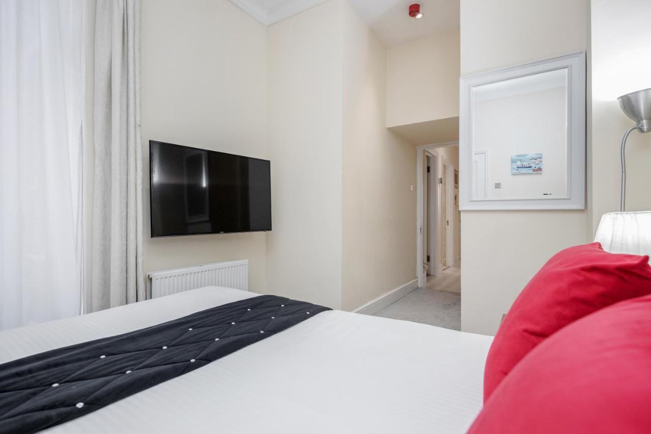 Oxford Street Homestay Лондон Екстериор снимка