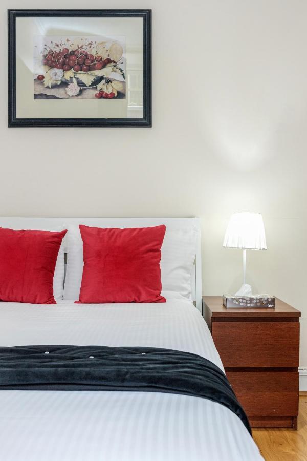 Oxford Street Homestay Лондон Екстериор снимка