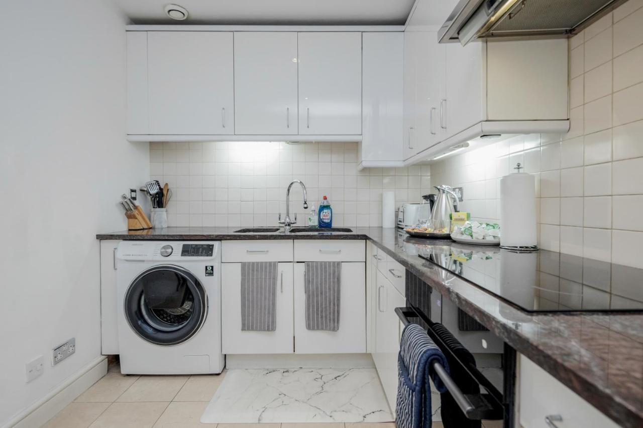 Oxford Street Homestay Лондон Екстериор снимка