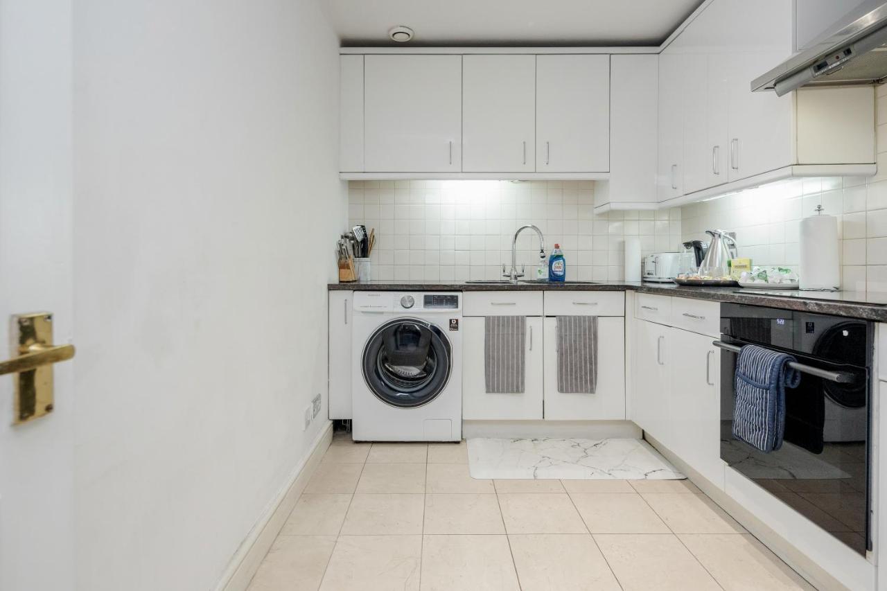 Oxford Street Homestay Лондон Екстериор снимка