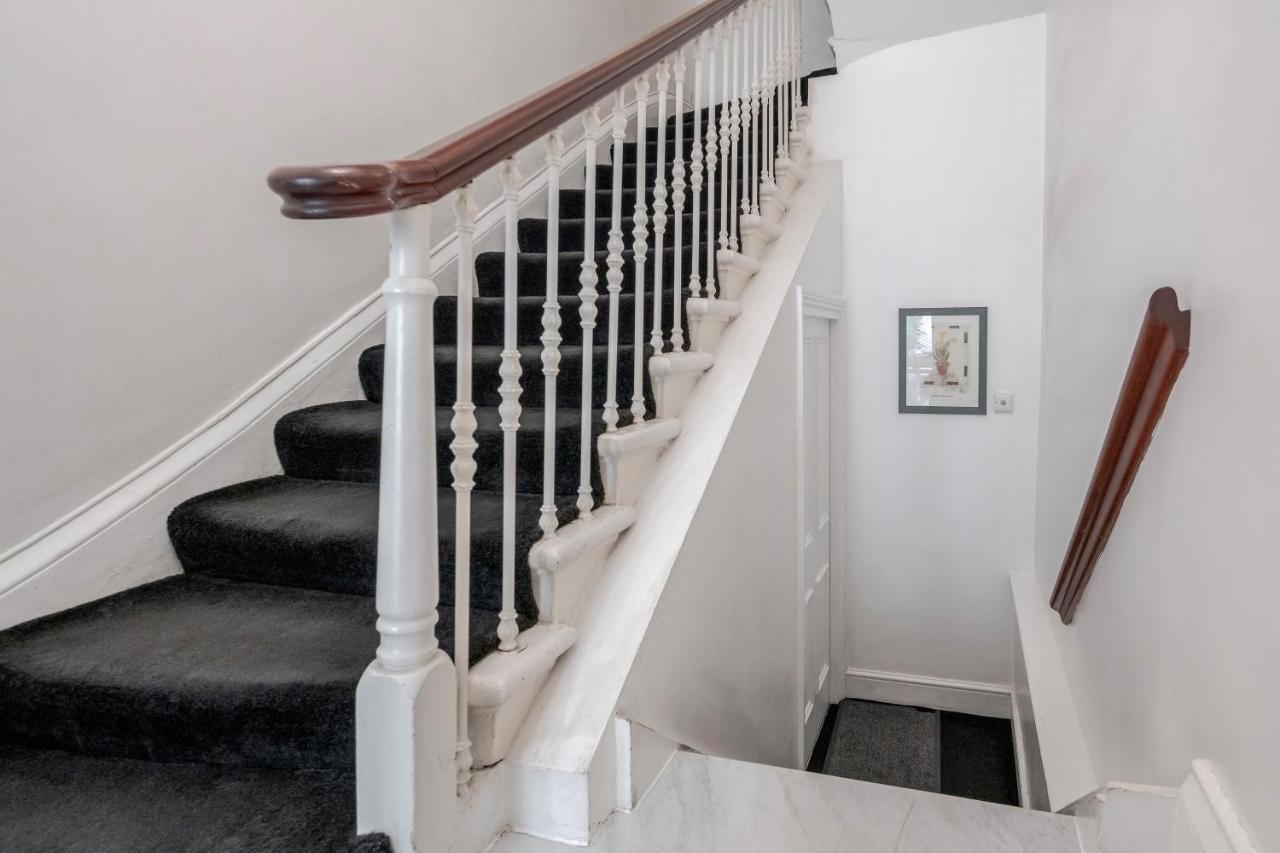 Oxford Street Homestay Лондон Екстериор снимка
