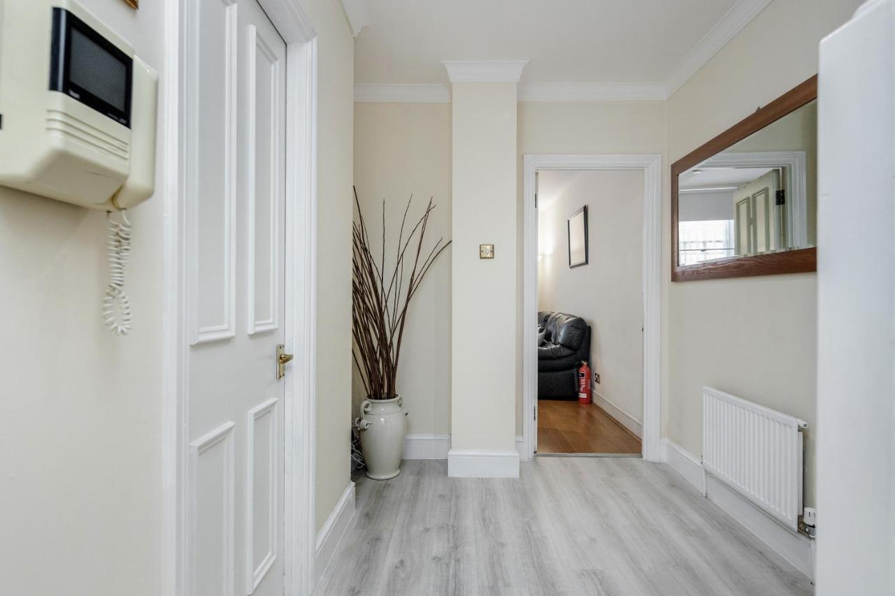 Oxford Street Homestay Лондон Екстериор снимка