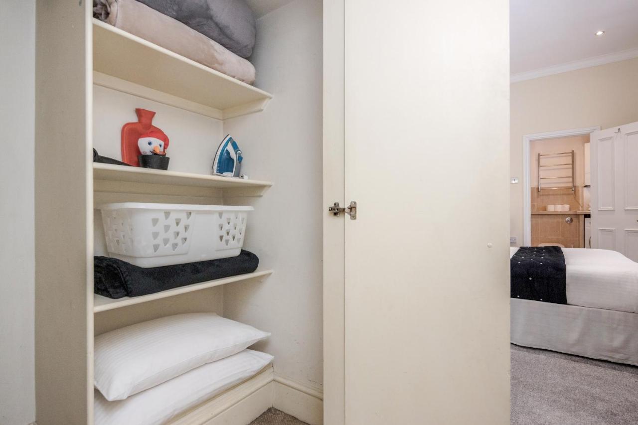 Oxford Street Homestay Лондон Екстериор снимка