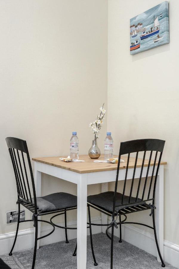 Oxford Street Homestay Лондон Екстериор снимка