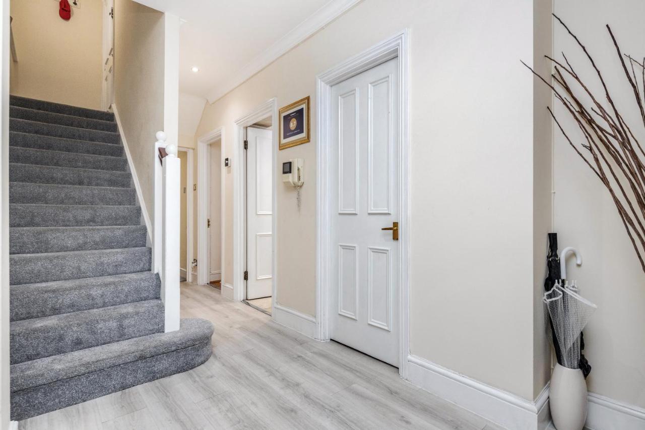 Oxford Street Homestay Лондон Екстериор снимка