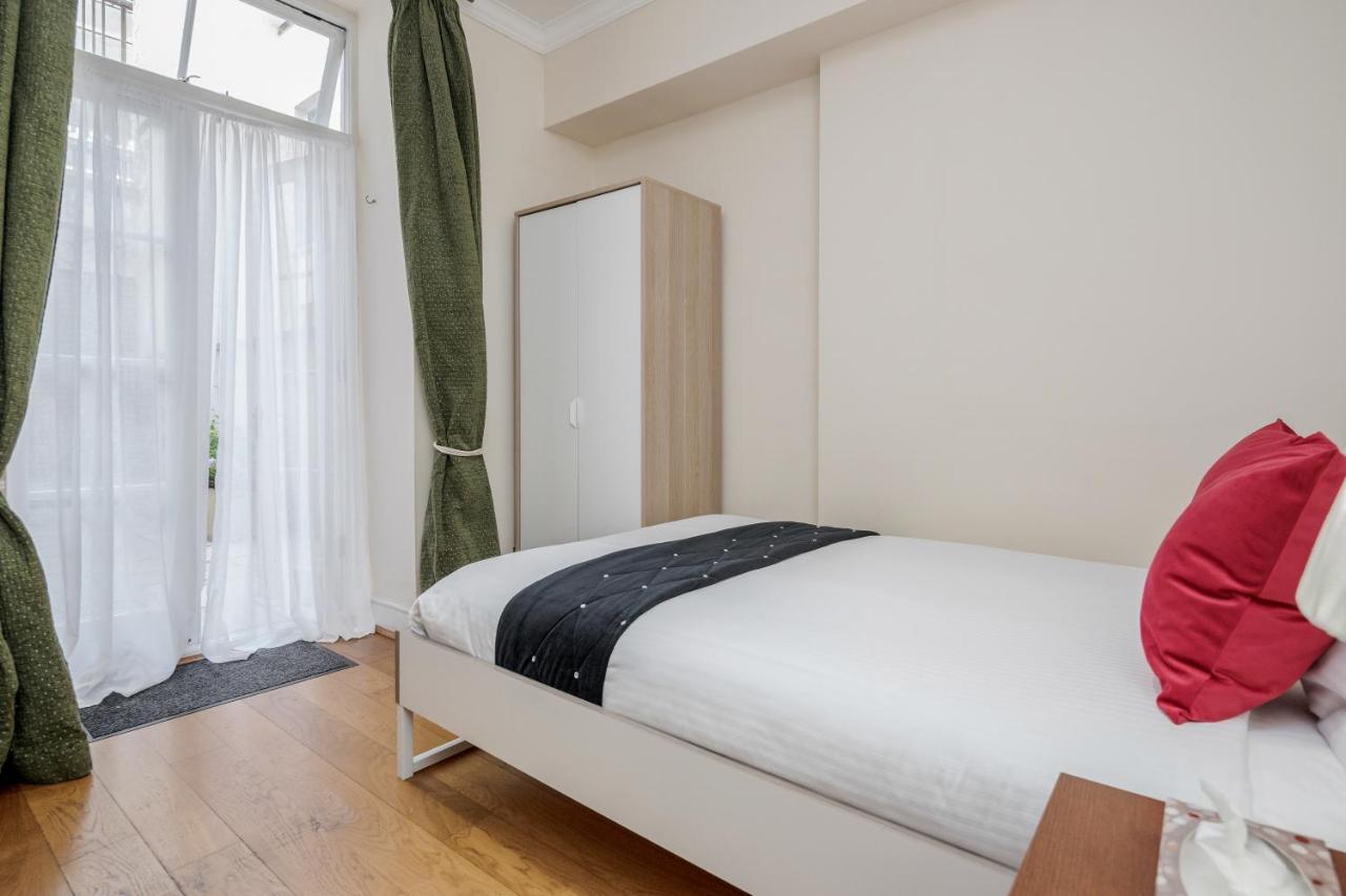 Oxford Street Homestay Лондон Екстериор снимка
