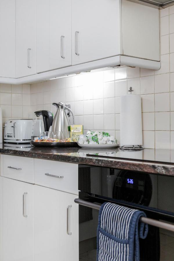 Oxford Street Homestay Лондон Екстериор снимка