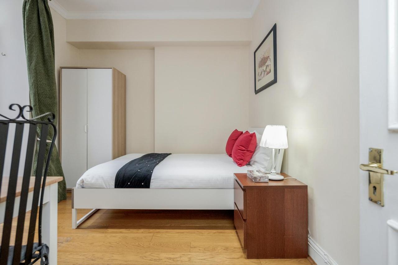 Oxford Street Homestay Лондон Екстериор снимка