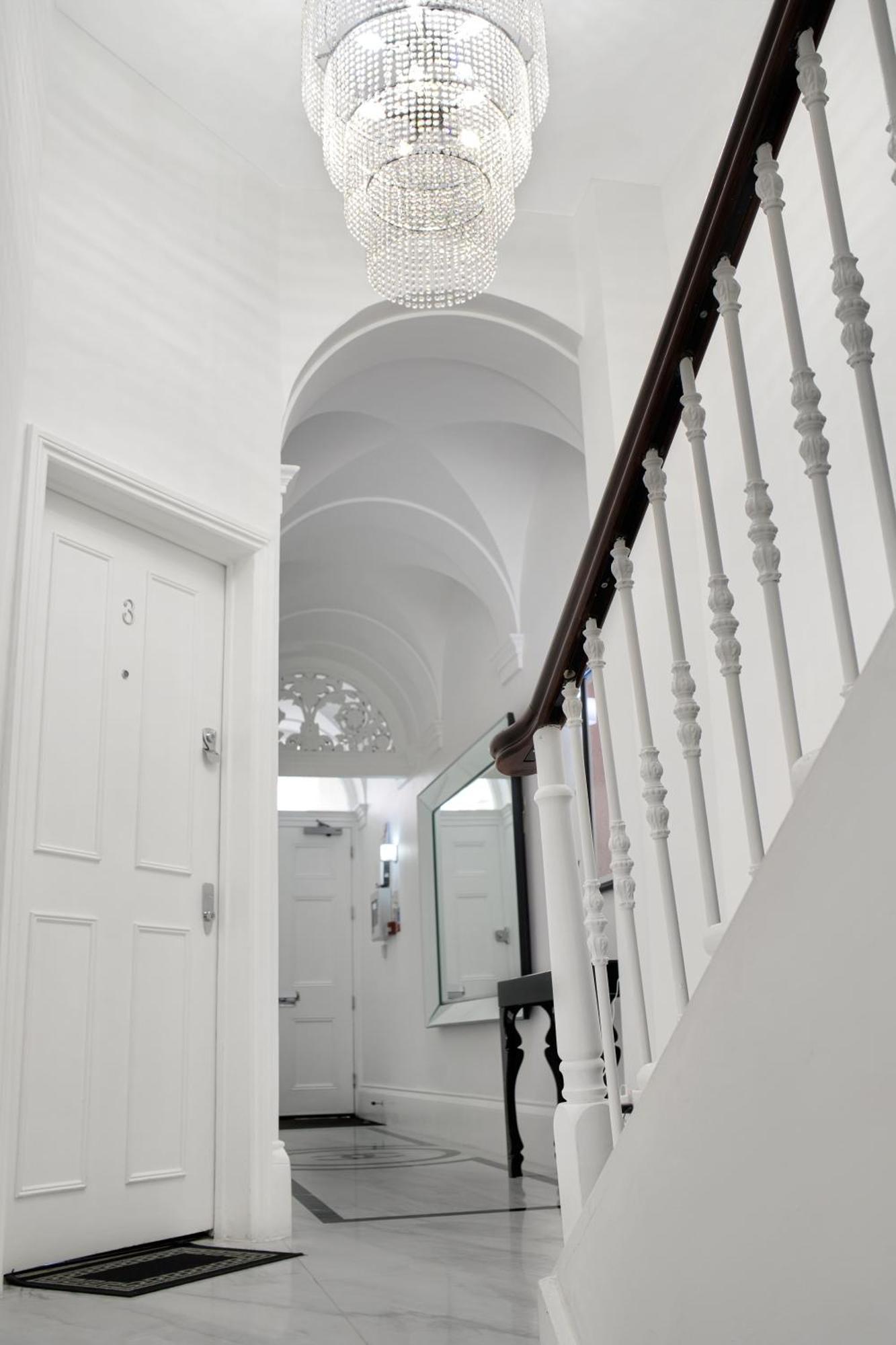 Oxford Street Homestay Лондон Екстериор снимка
