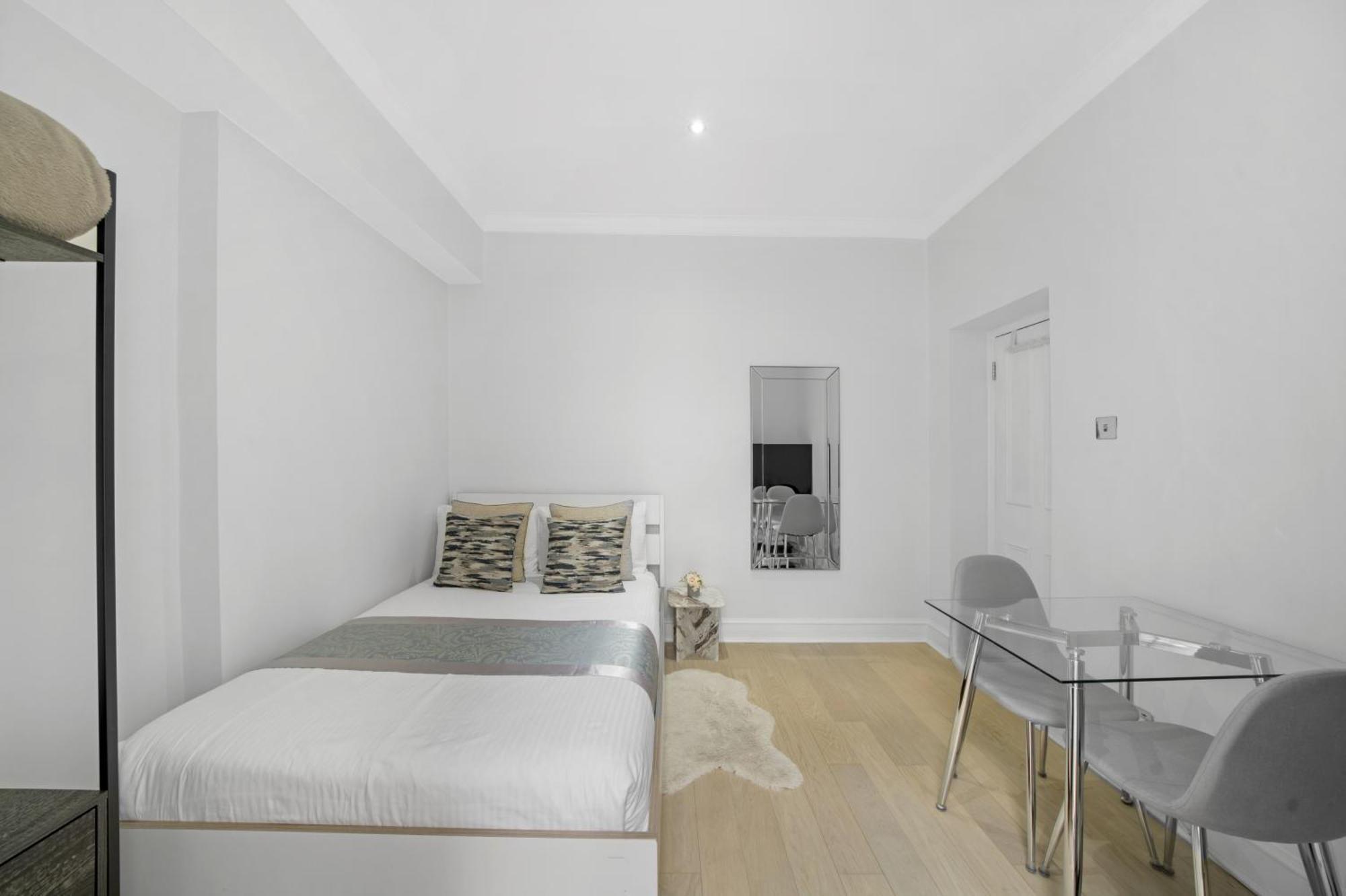 Oxford Street Homestay Лондон Екстериор снимка